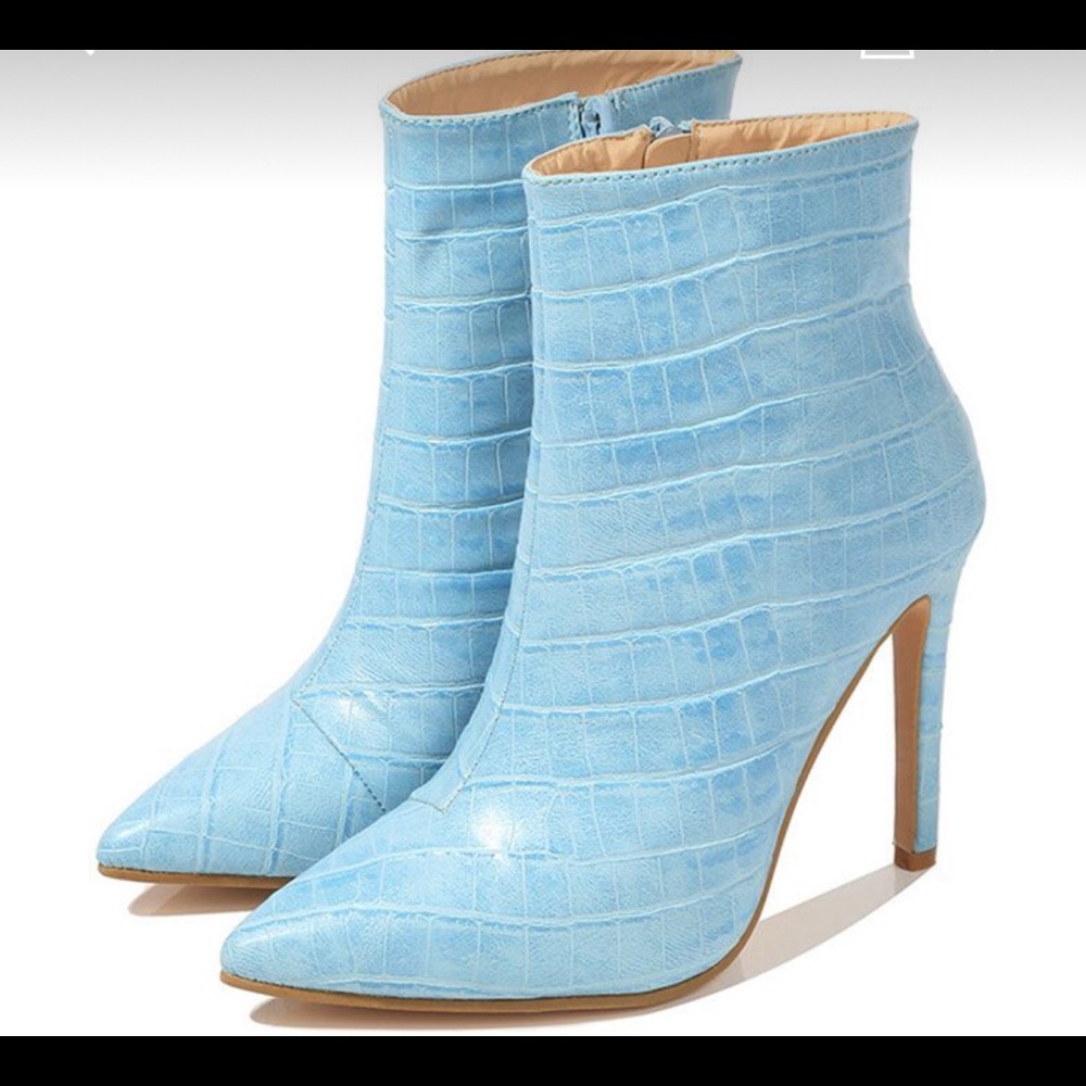 💙🔥Step into season! Baby Blue Ankle Booties🔥